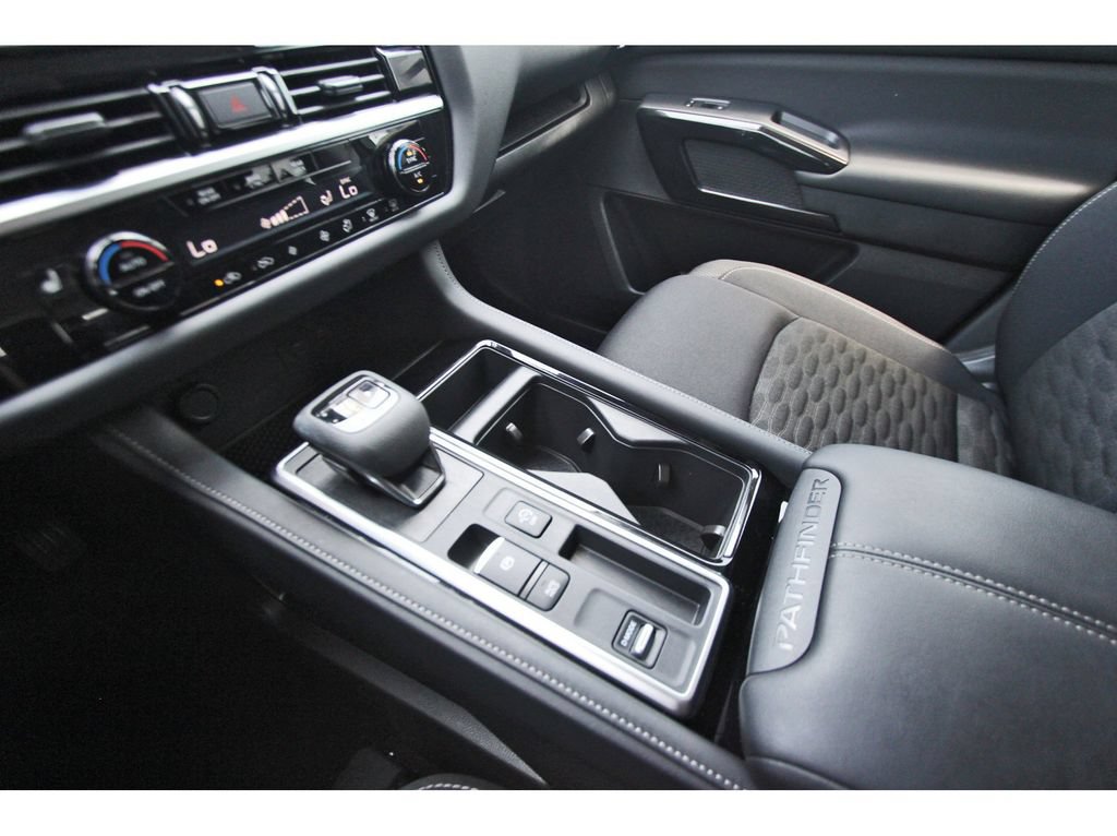 Used 2025 Nissan Pathfinder SV FWD image 26