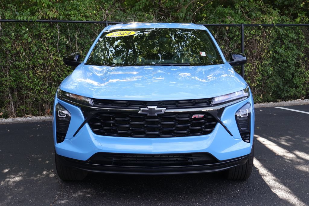 Certified 2024 Chevrolet Trax RS w/ Sunroof Package FWD image 2