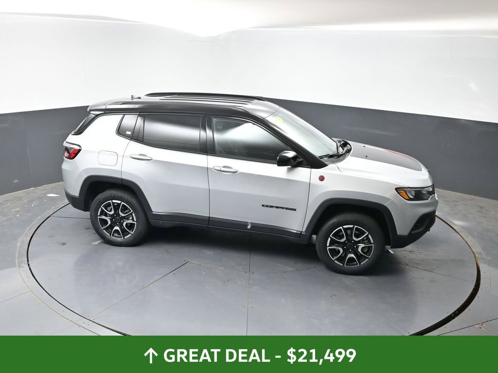 Used 2025 Jeep Compass Trailhawk AWD/4WD image 45