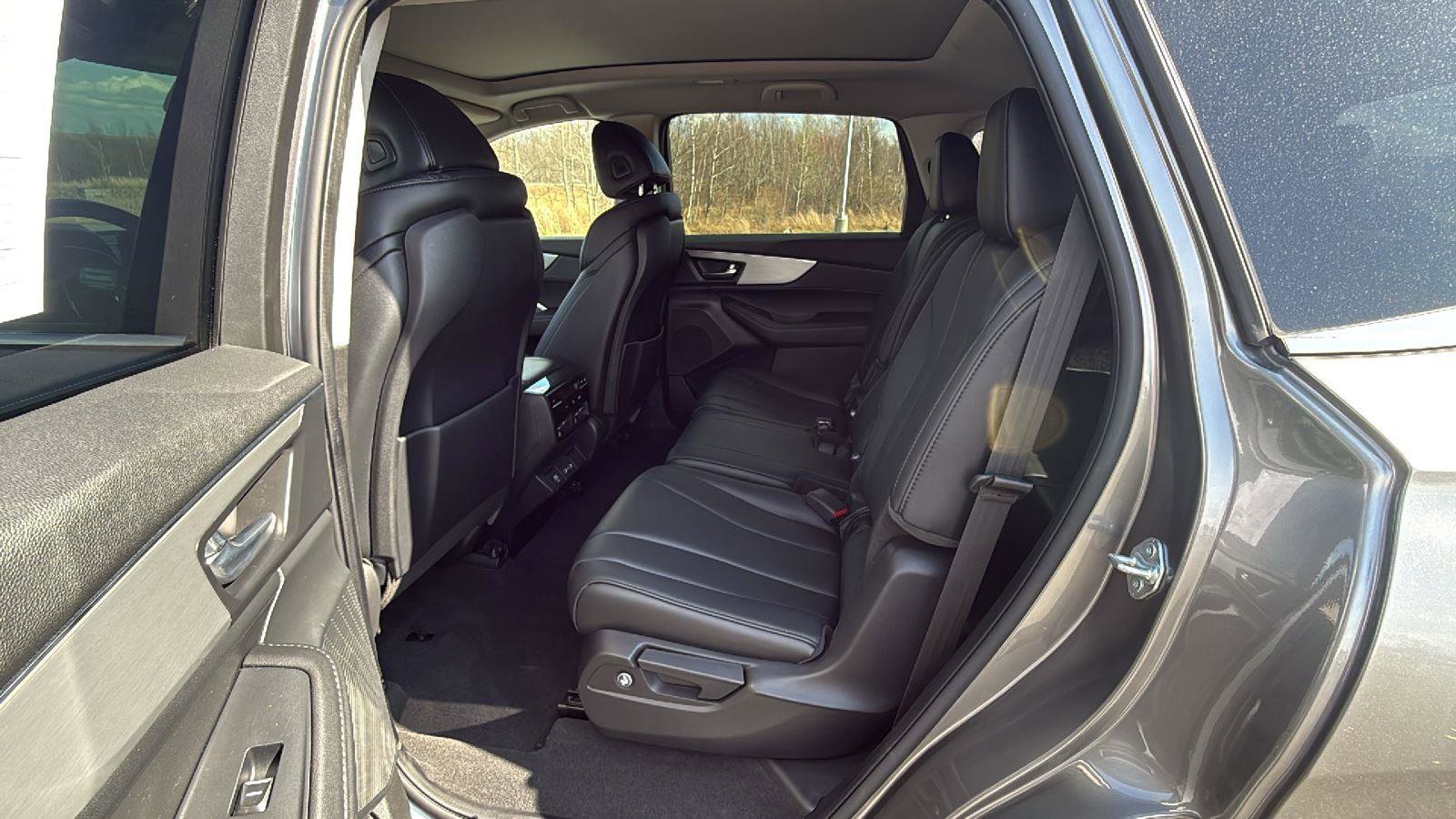 Used 2023 Acura MDX SH-AWD image 22