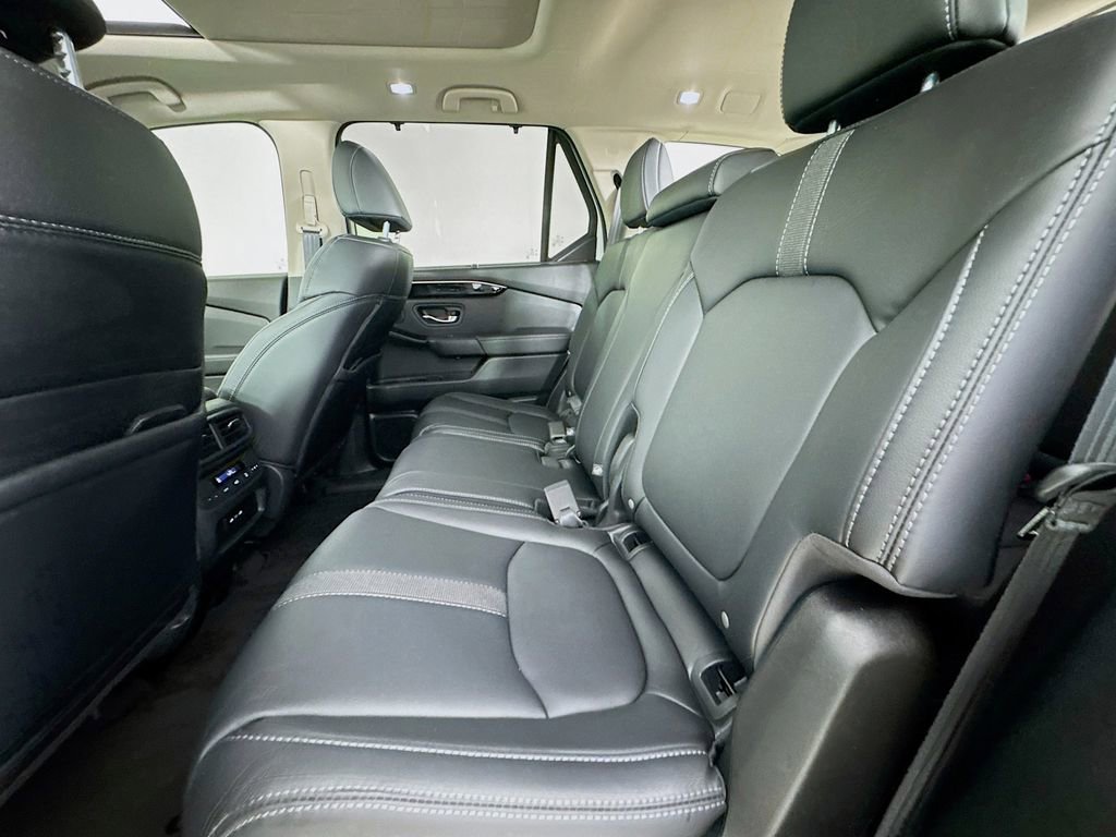 Used 2025 Honda Pilot Touring image 33