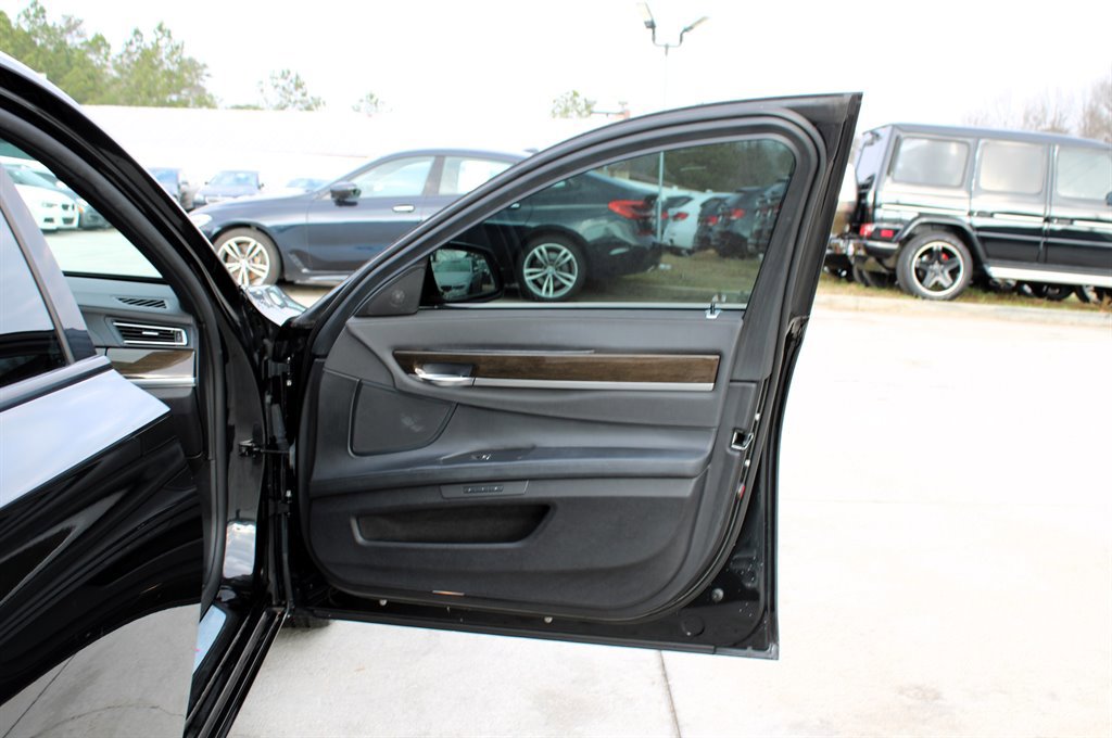 Used 2013 BMW 750i RWD image 29