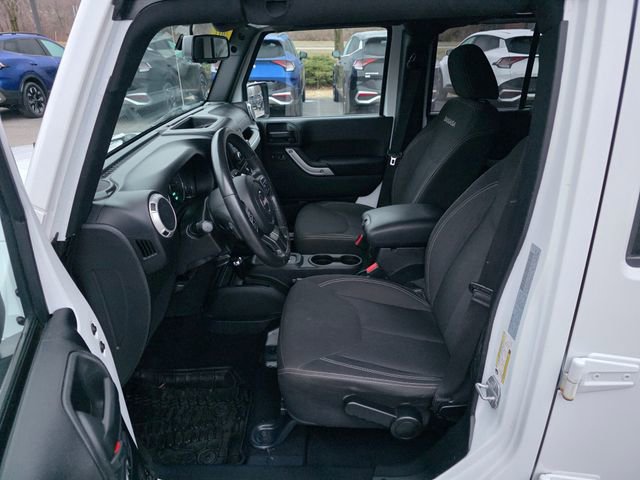 Used 2017 Jeep Wrangler Unlimited Sahara w/ Connectivity Group image 15