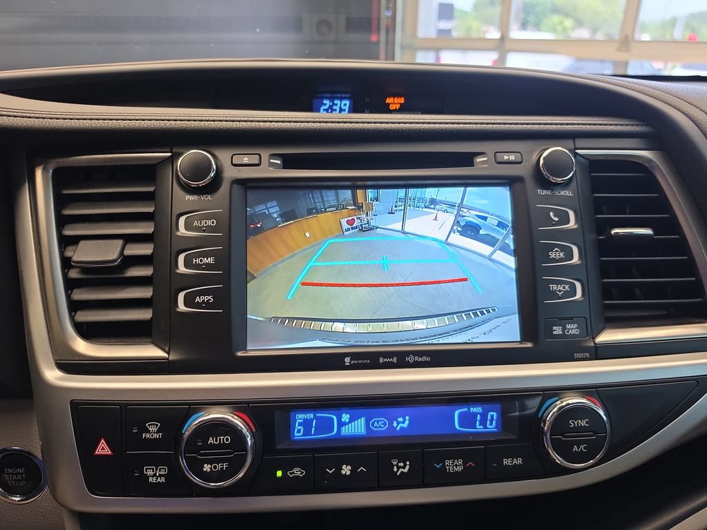 Used 2018 Toyota Highlander XLE FWD image 25