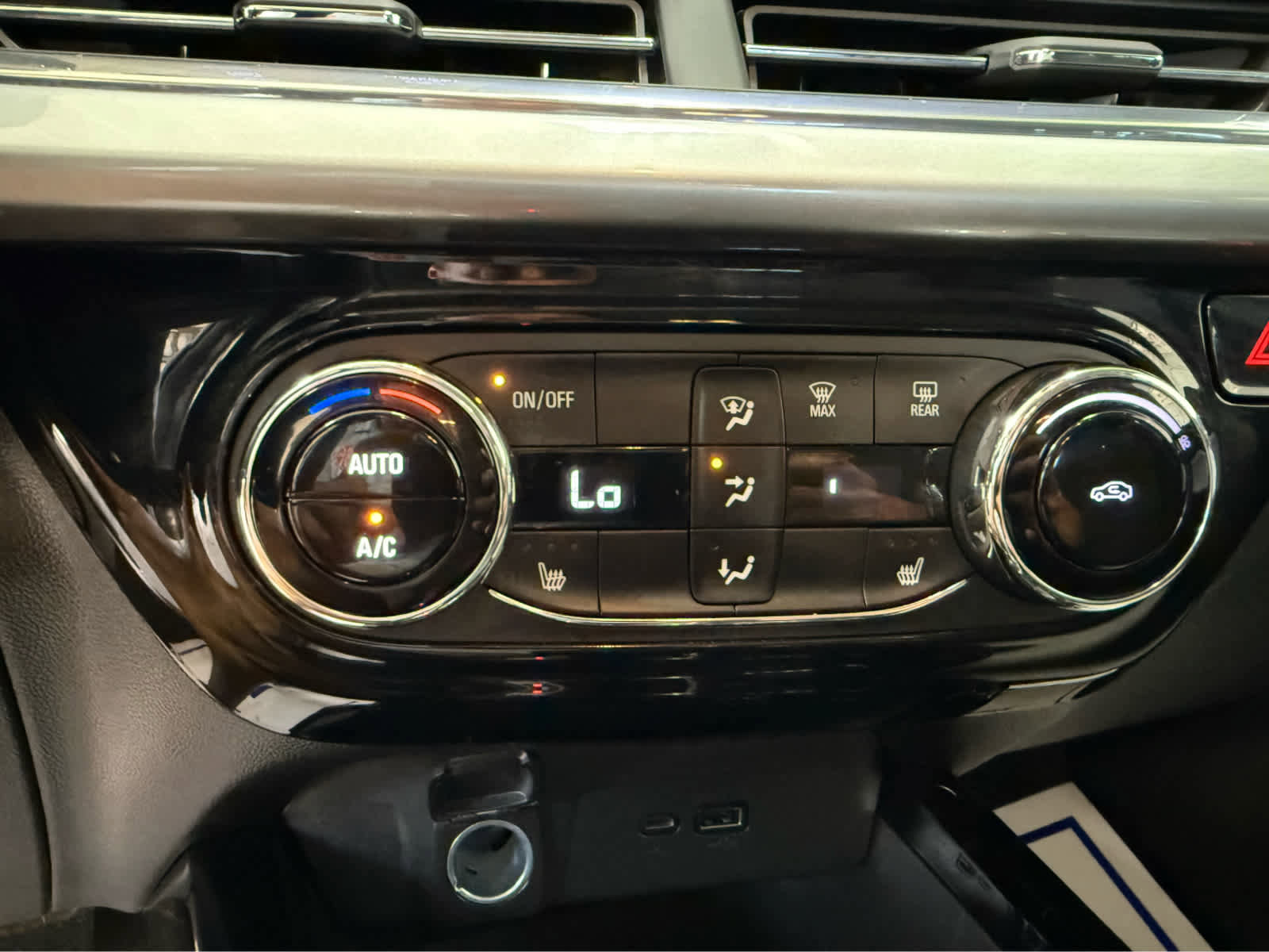 Used 2025 Chevrolet Trax LT w/ Driver Confidence Package image 18