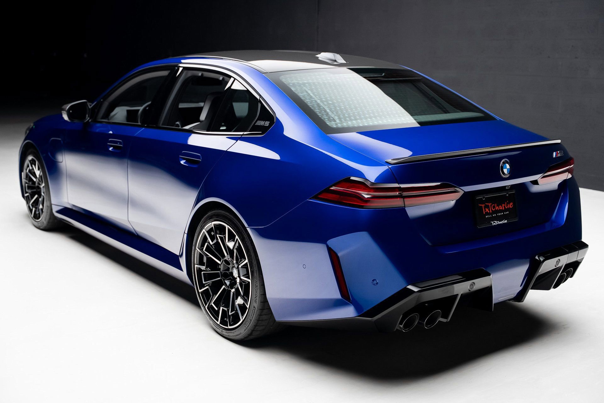 Used 2025 BMW M5 w/ Carbon Package image 25