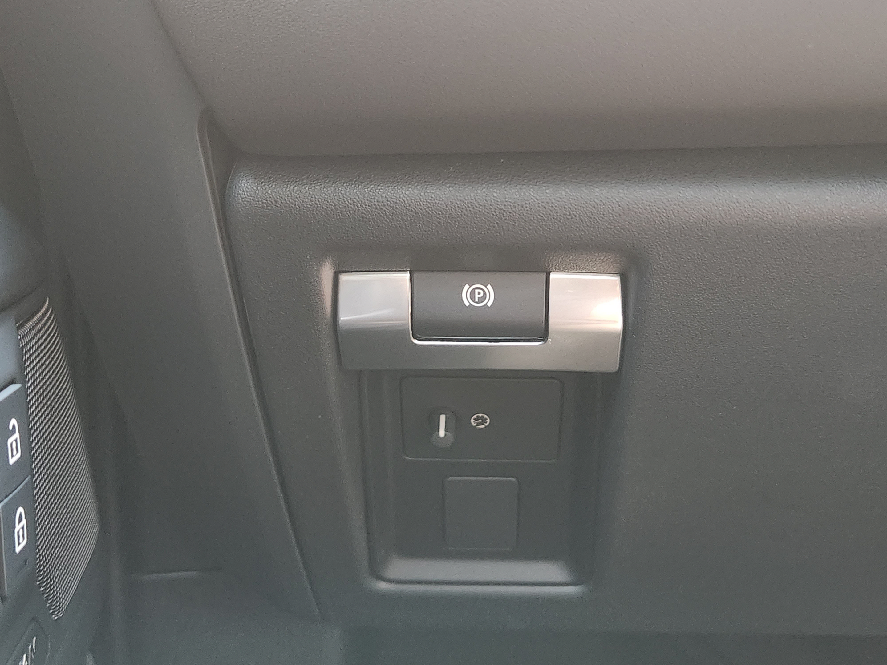 New 2026 Land Rover Defender 110 X-Dynamic SE AWD/4WD image 17