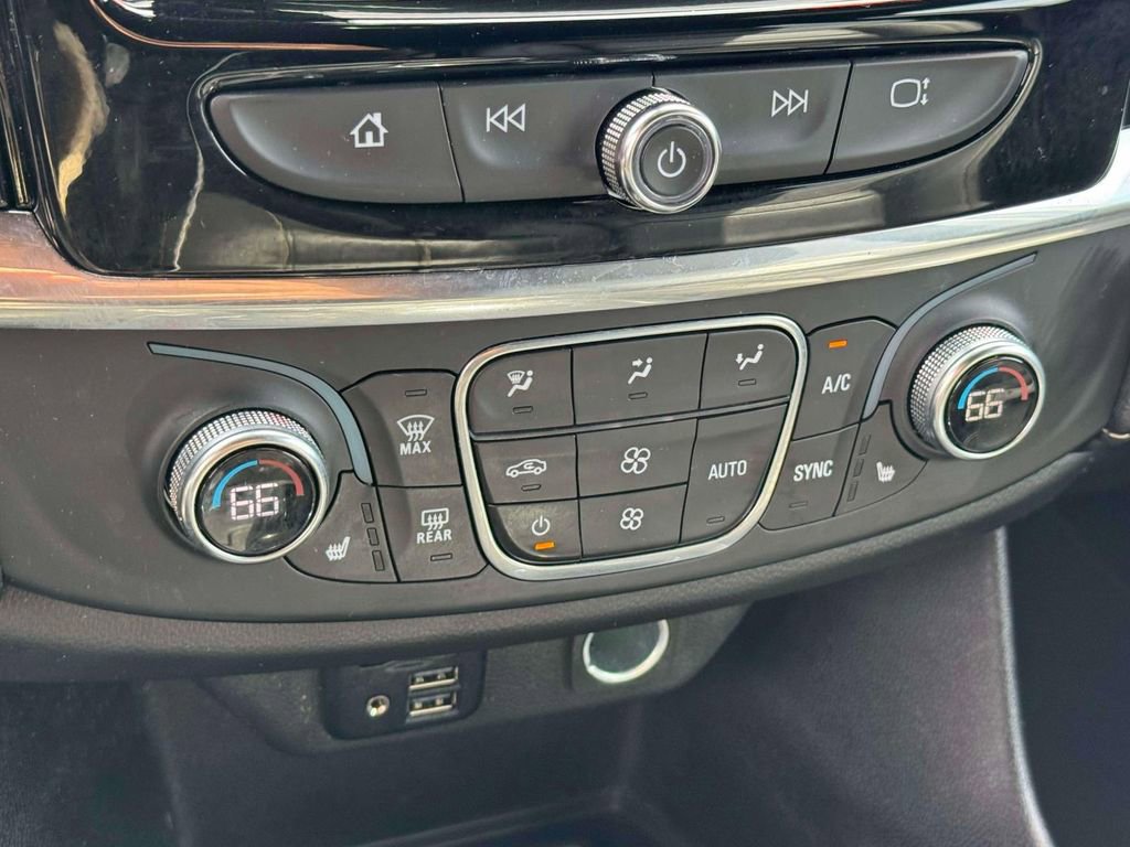 Used 2023 Chevrolet Traverse LT w/ LT Premium Package AWD/4WD image 25