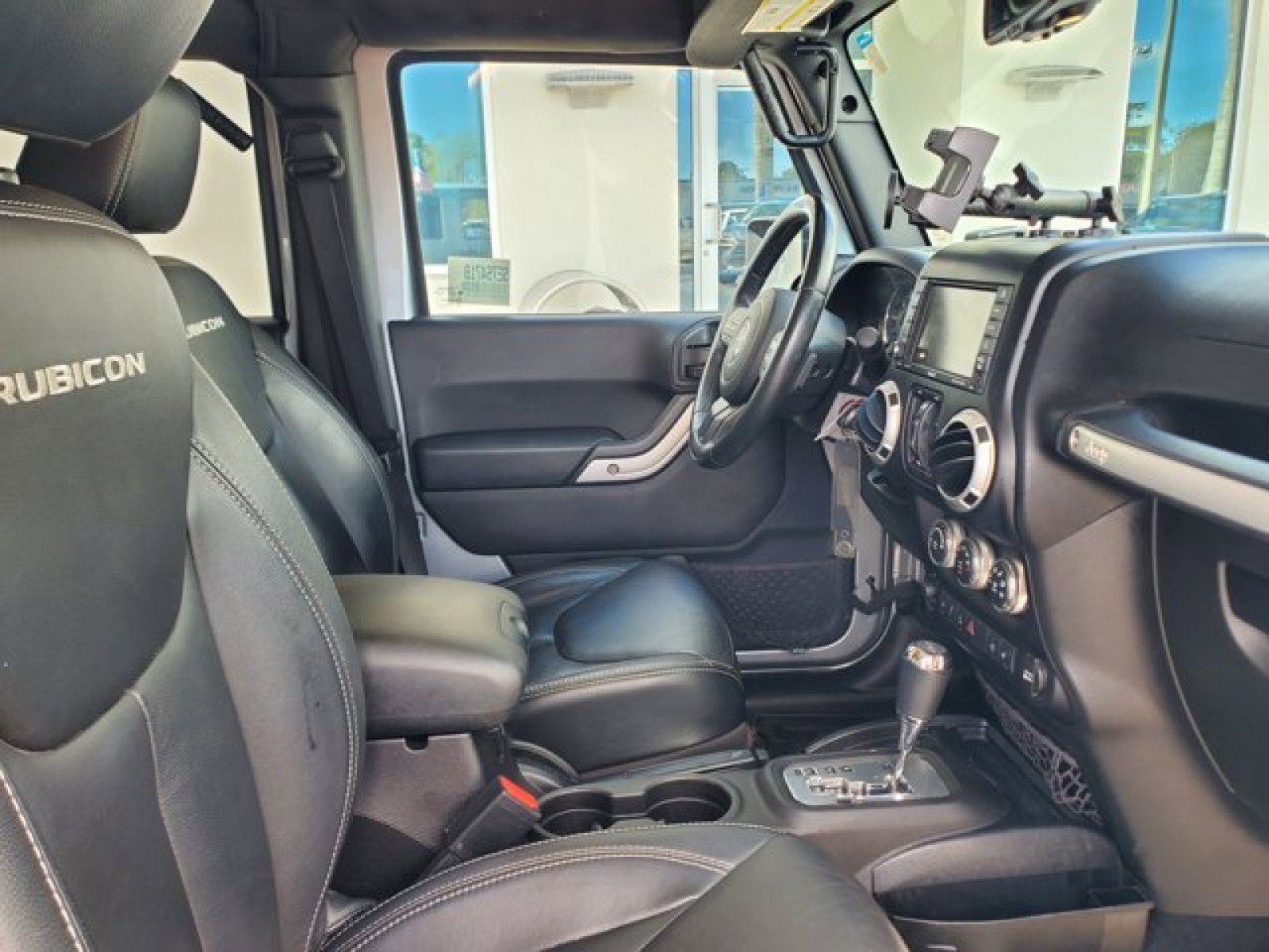 Used 2015 Jeep Wrangler Unlimited Rubicon w/ Connectivity Group image 31