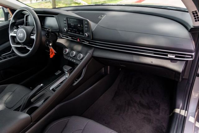 Certified 2025 Hyundai Elantra SE image 23