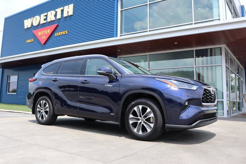 Used 2021 Toyota Highlander XLE image 1