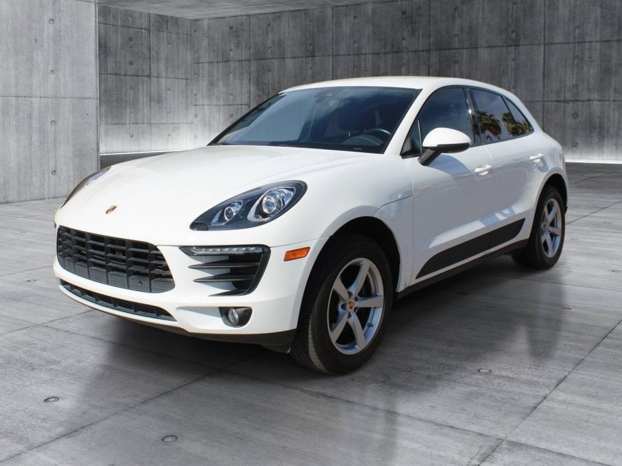 Used 2017 Porsche Macan AWD/4WD image 10