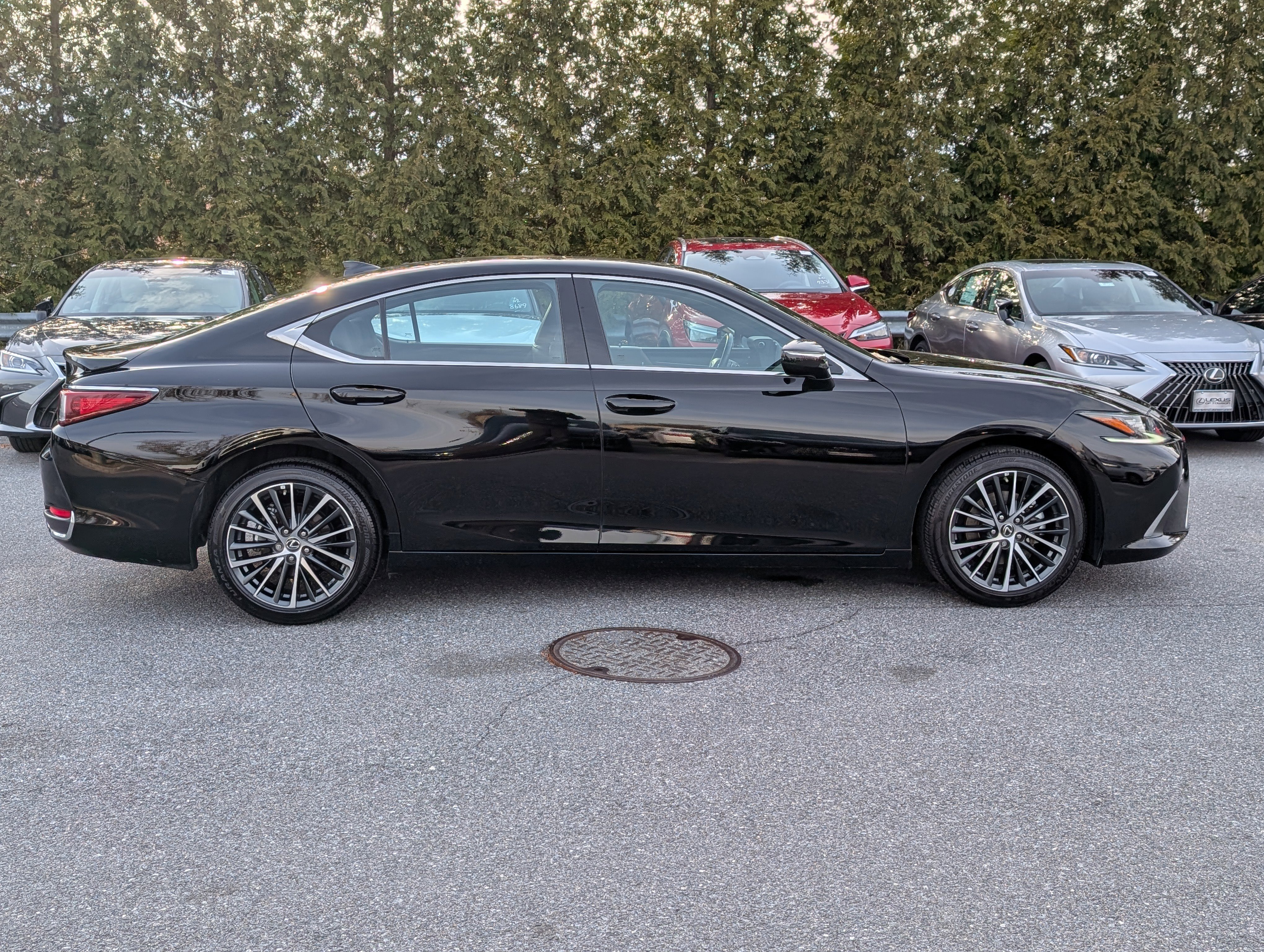 Certified 2025 Lexus ES 300h 300h image 2