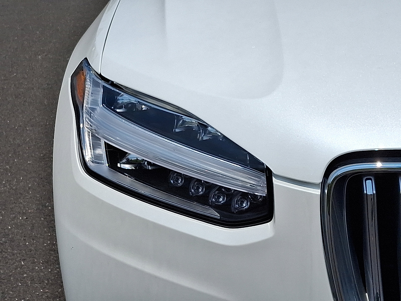 Certified 2024 Volvo XC90 B5 Core w/ Protection Package Premier AWD/4WD image 9