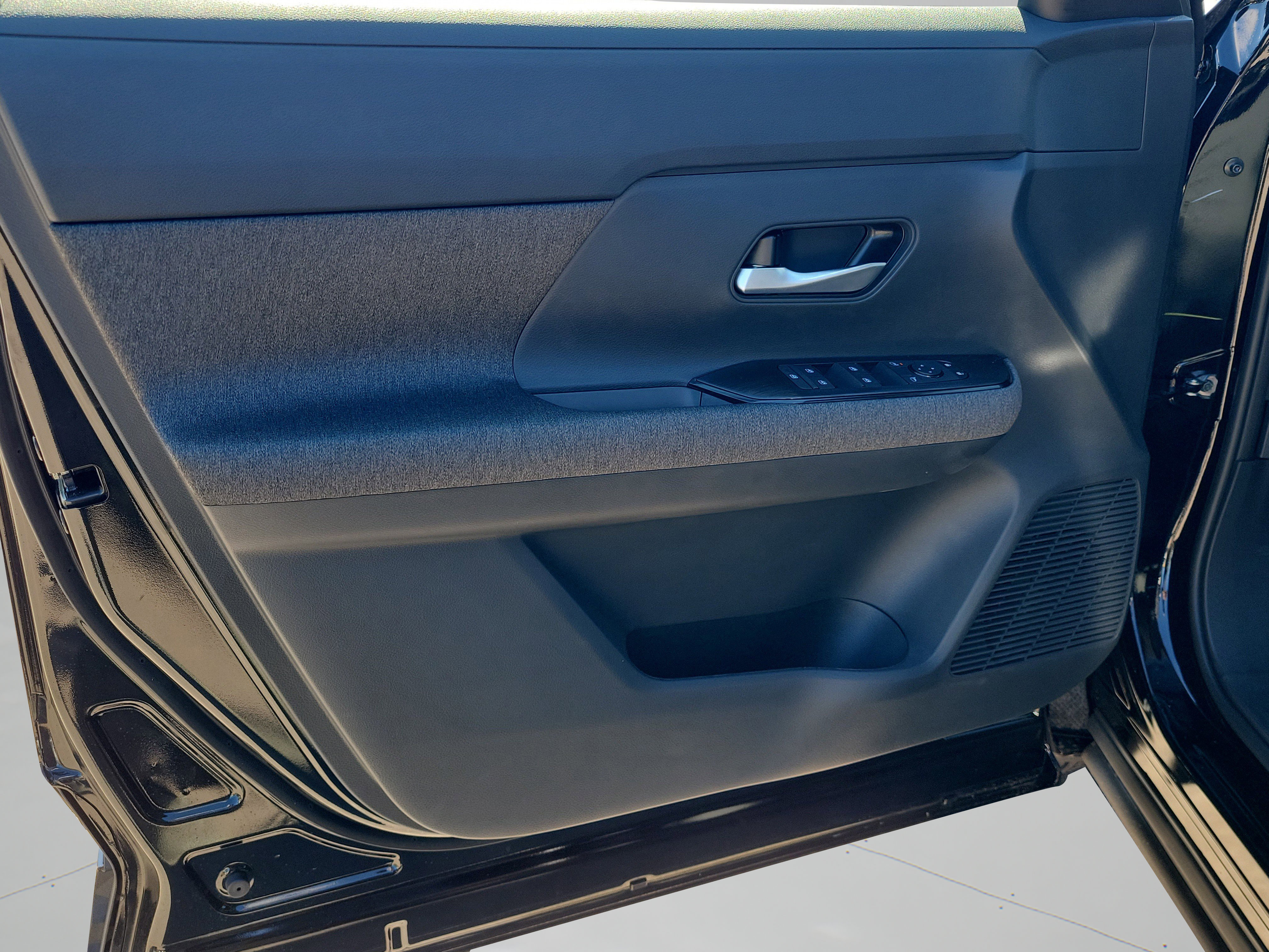Certified 2026 Nissan Kicks SV FWD image 28