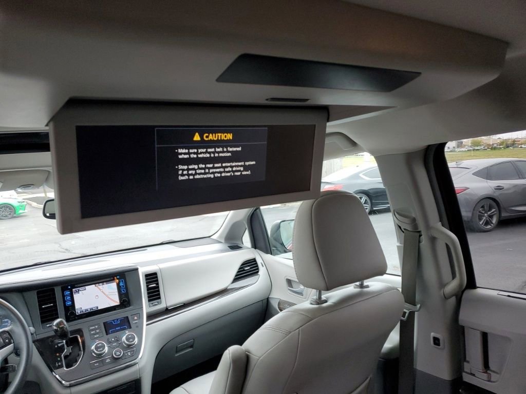 Used 2017 Toyota Sienna XLE Premium image 26