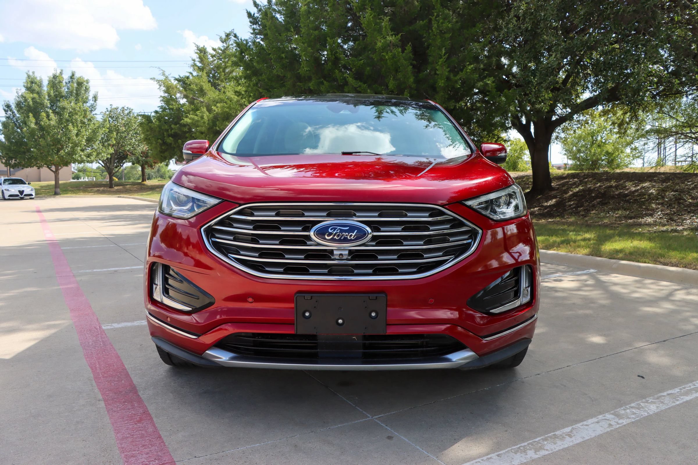 Used 2019 Ford Edge Titanium w/ Equipment Group 301A FWD image 2