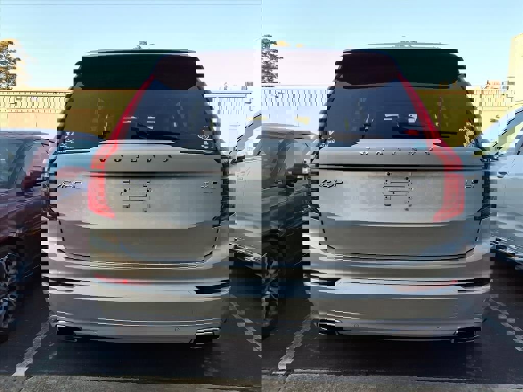 Used 2018 Volvo XC90 T6 Momentum w/ Convenience Package image 6