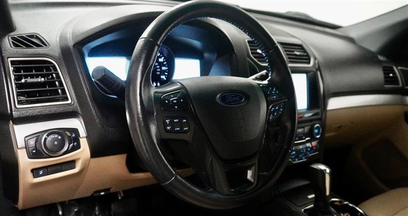 Used 2016 Ford Explorer XLT w/ Equipment Group 202A AWD/4WD image 12