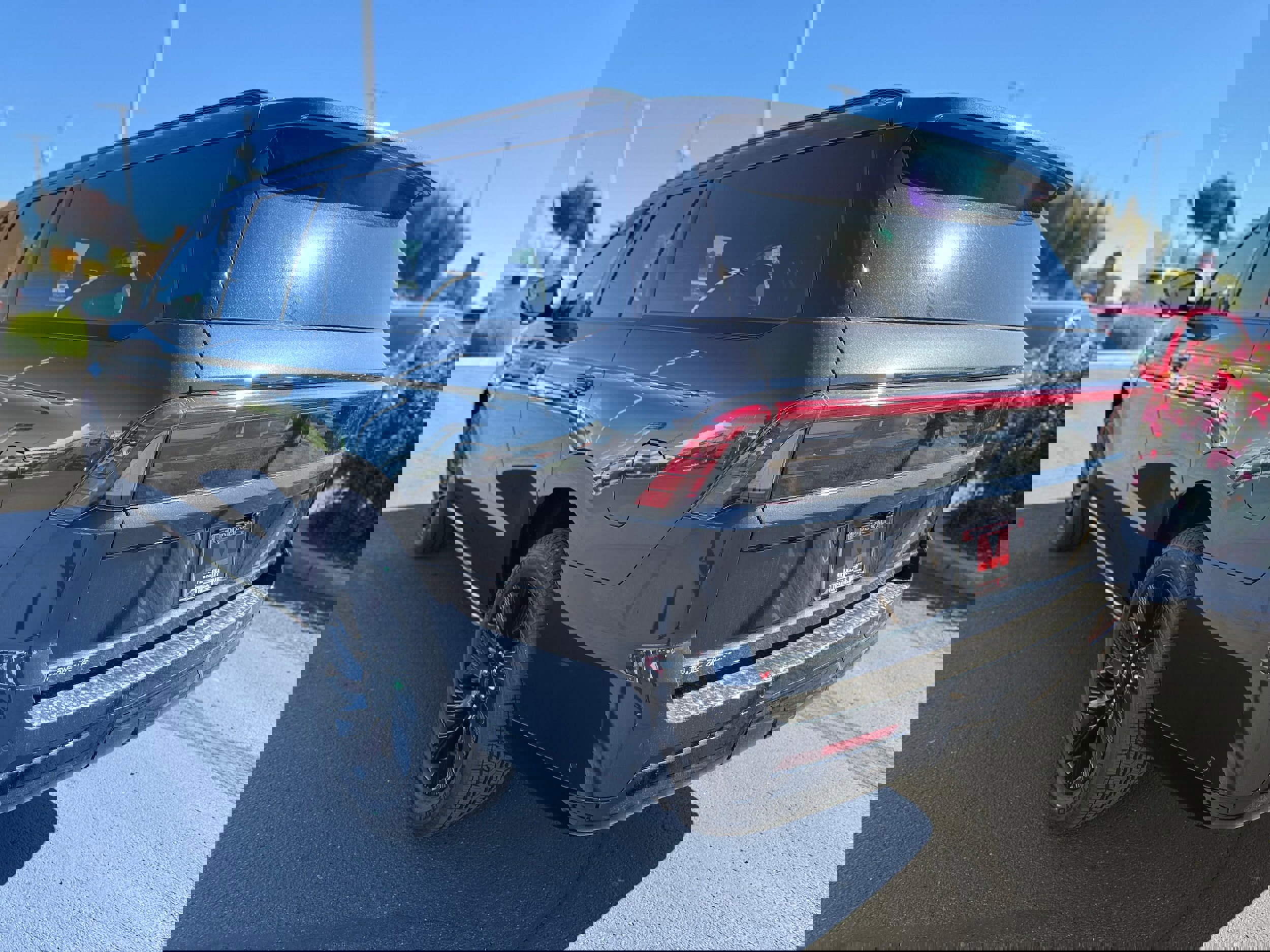 New 2025 Lincoln Navigator L Reserve w/ Jet Appearance Package image 6