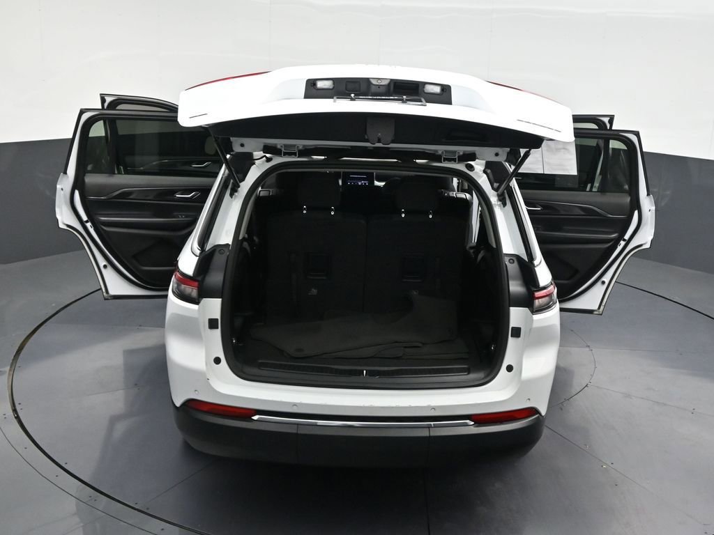 Used 2023 Jeep Grand Cherokee L Laredo image 37