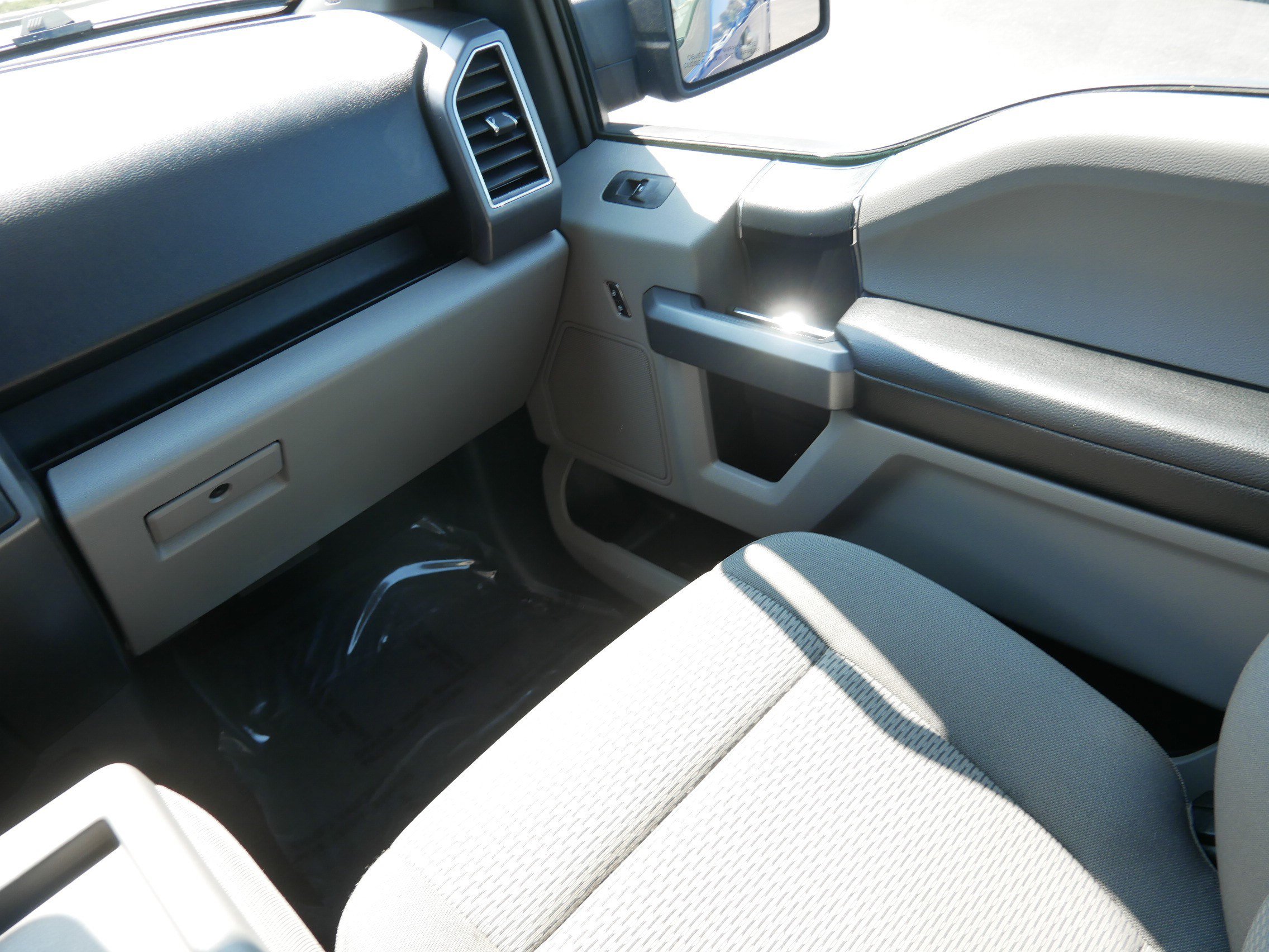 Used 2017 Ford F150 XLT w/ Equipment Group 301A Mid AWD/4WD image 11