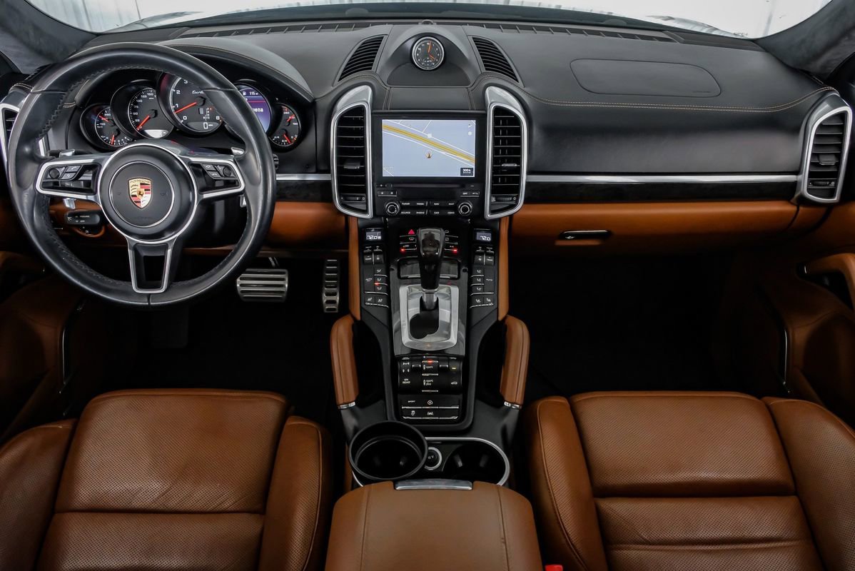 Used 2018 Porsche Cayenne Turbo image 12