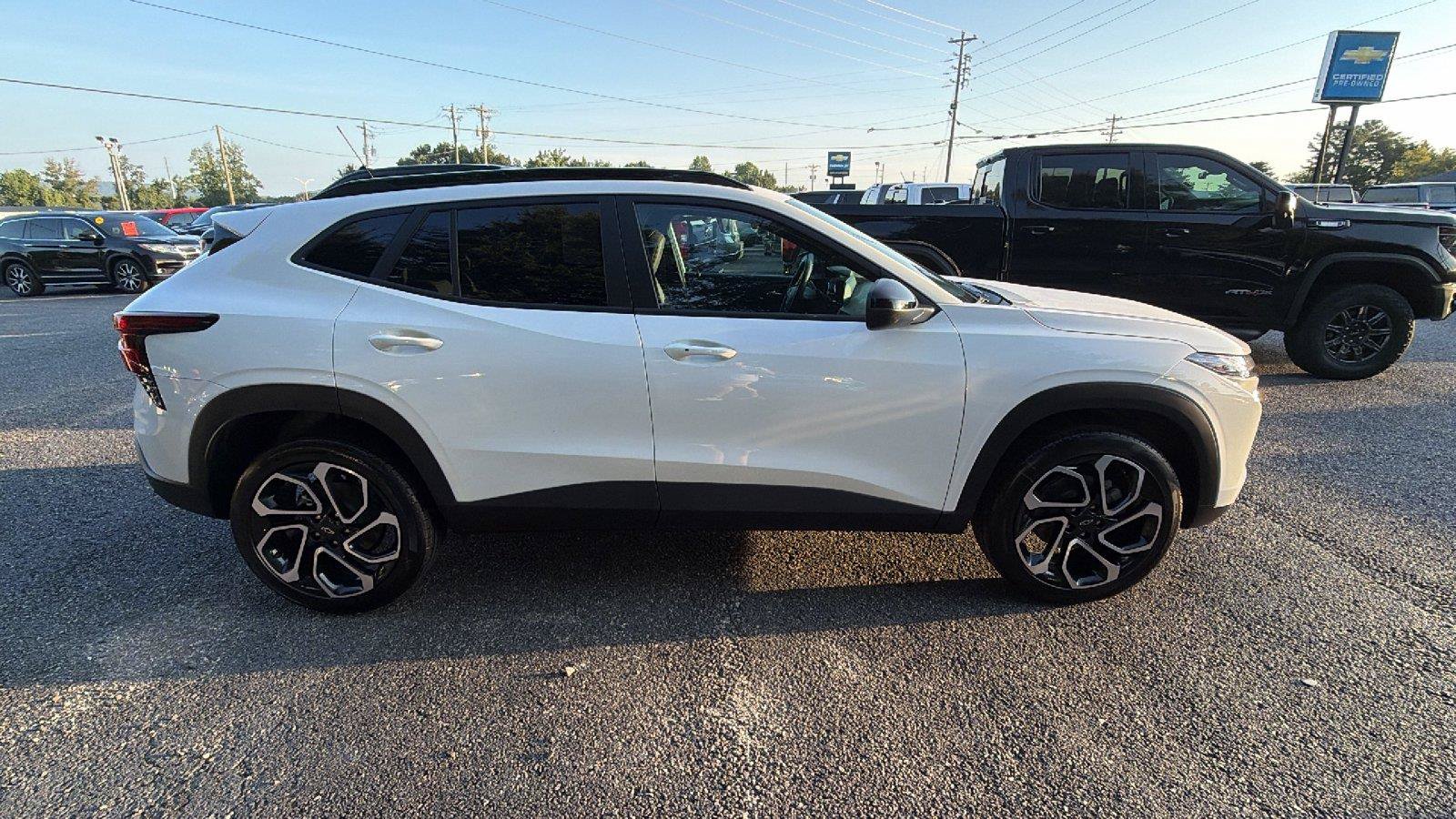 New 2026 Chevrolet Trax RS w/ Driver Confidence Package FWD image 7