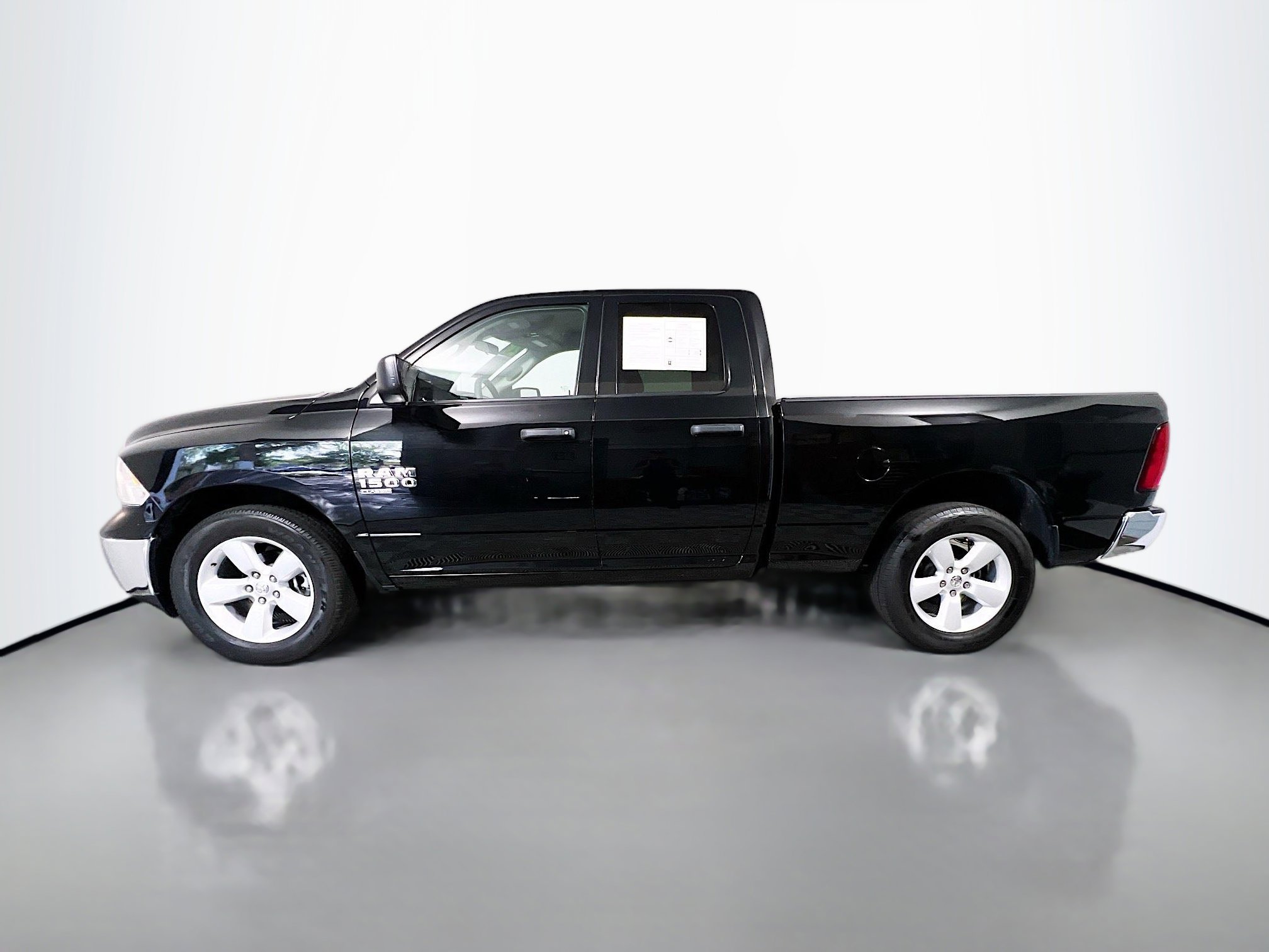 Used 2024 RAM 1500 Classic SLT image 9
