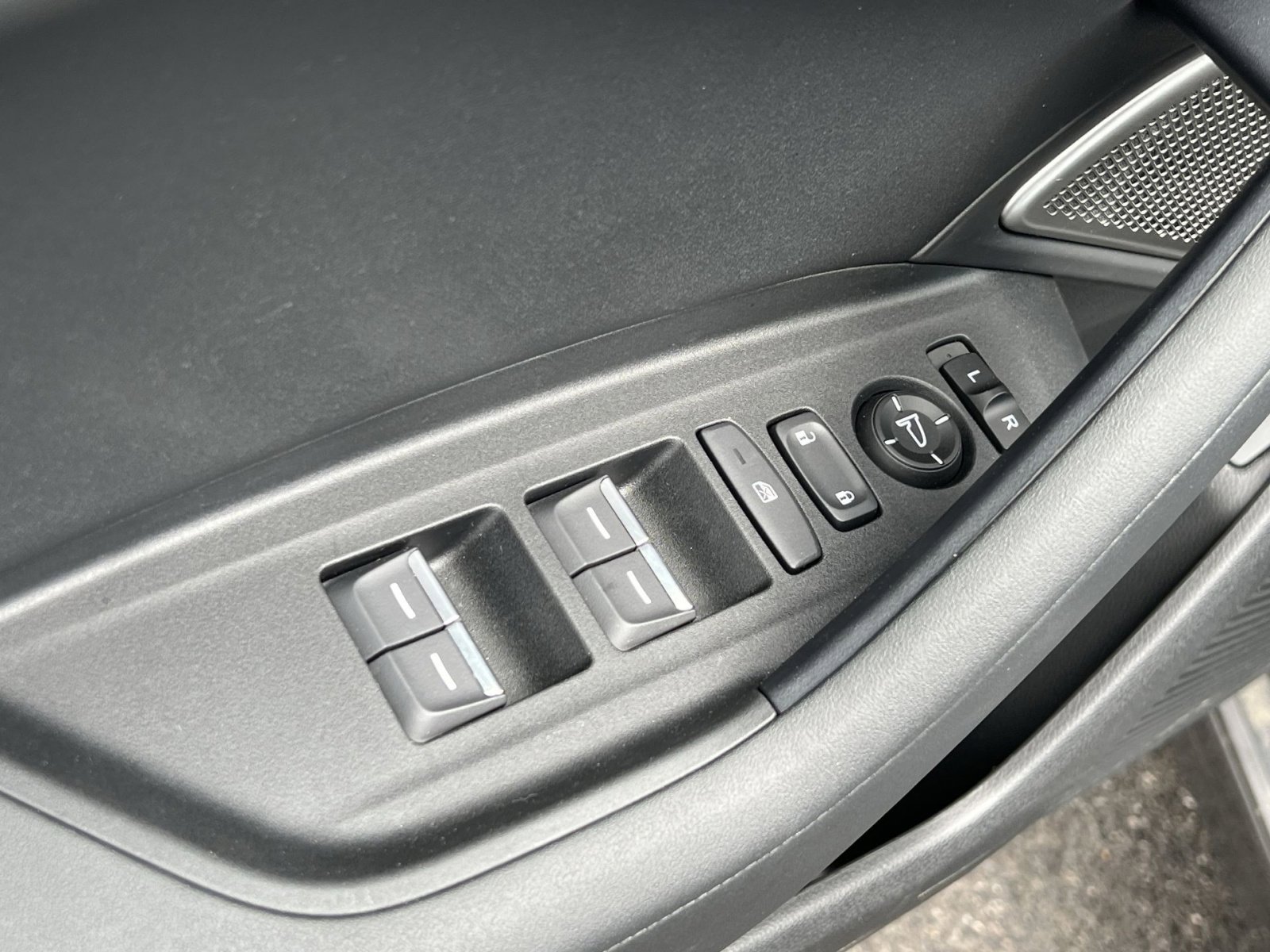 Certified 2025 Acura TLX w/ Technology Package image 12