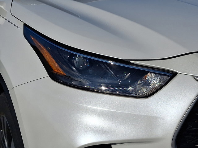 Used 2023 Toyota Highlander XLE image 9