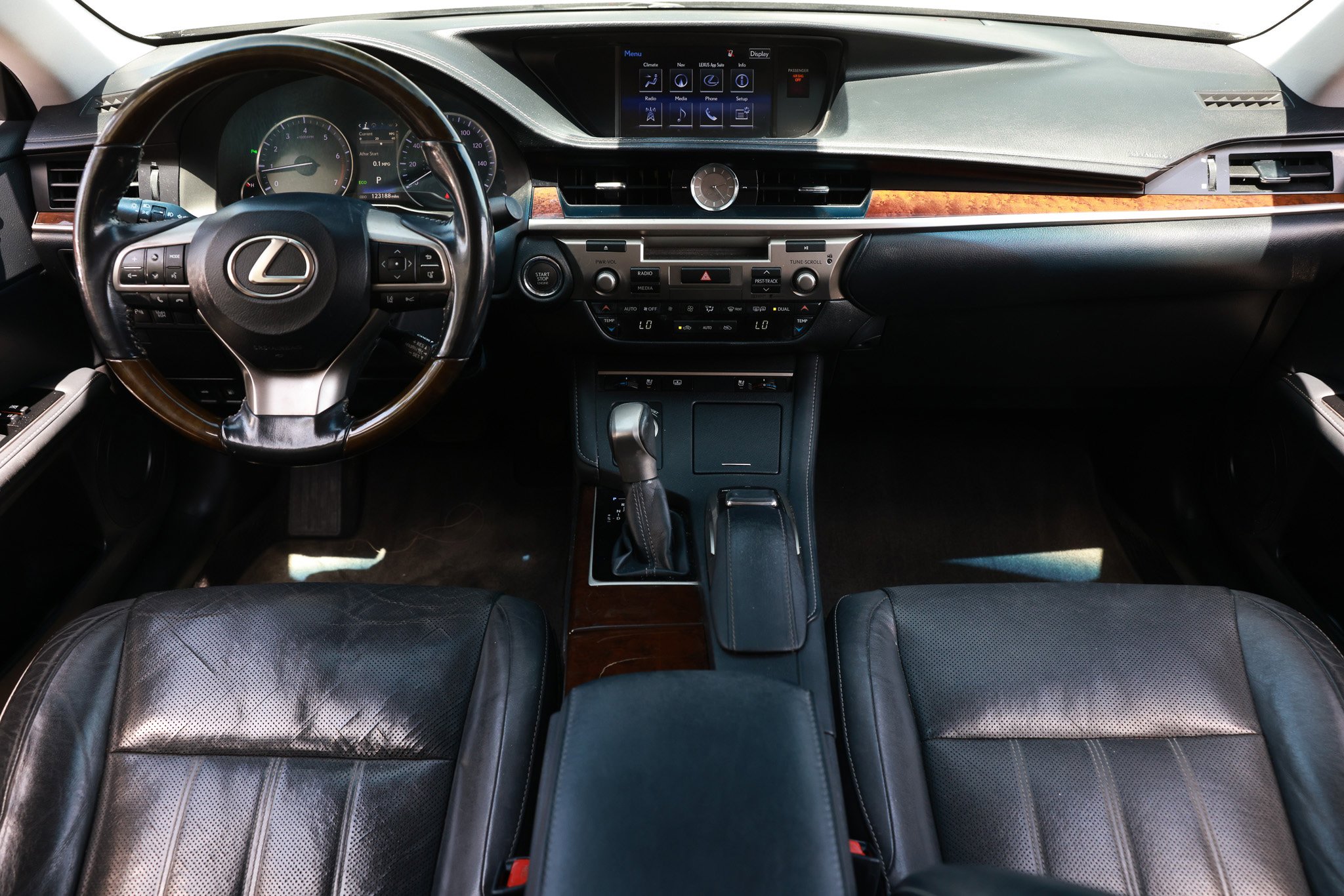 Used 2016 Lexus ES 350 w/ Luxury Package w/Wood Trim FWD image 25