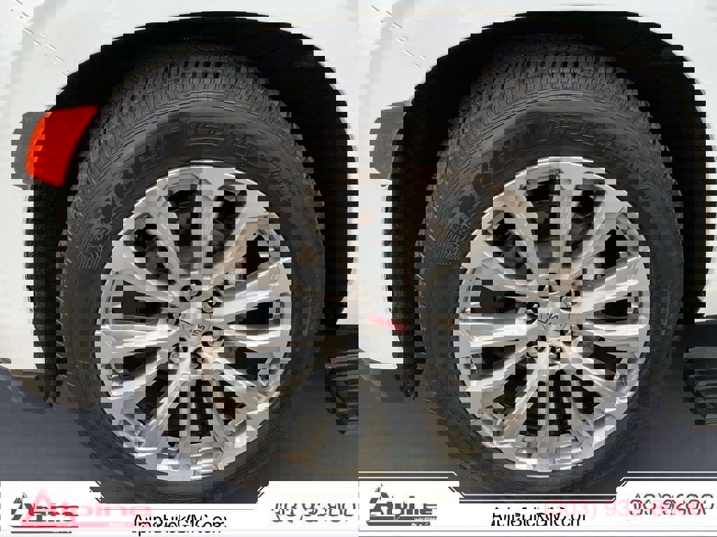 Used 2022 GMC Yukon XL Denali w/ Denali Premium Package image 14