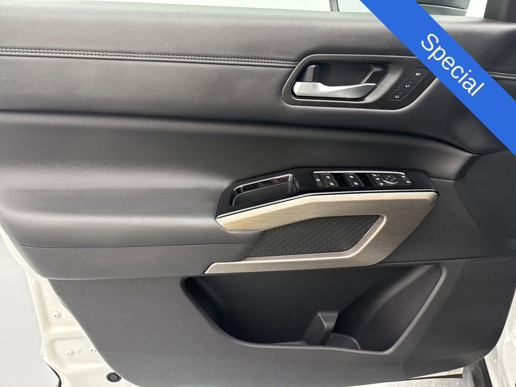 Used 2023 Nissan Pathfinder Platinum AWD/4WD image 19