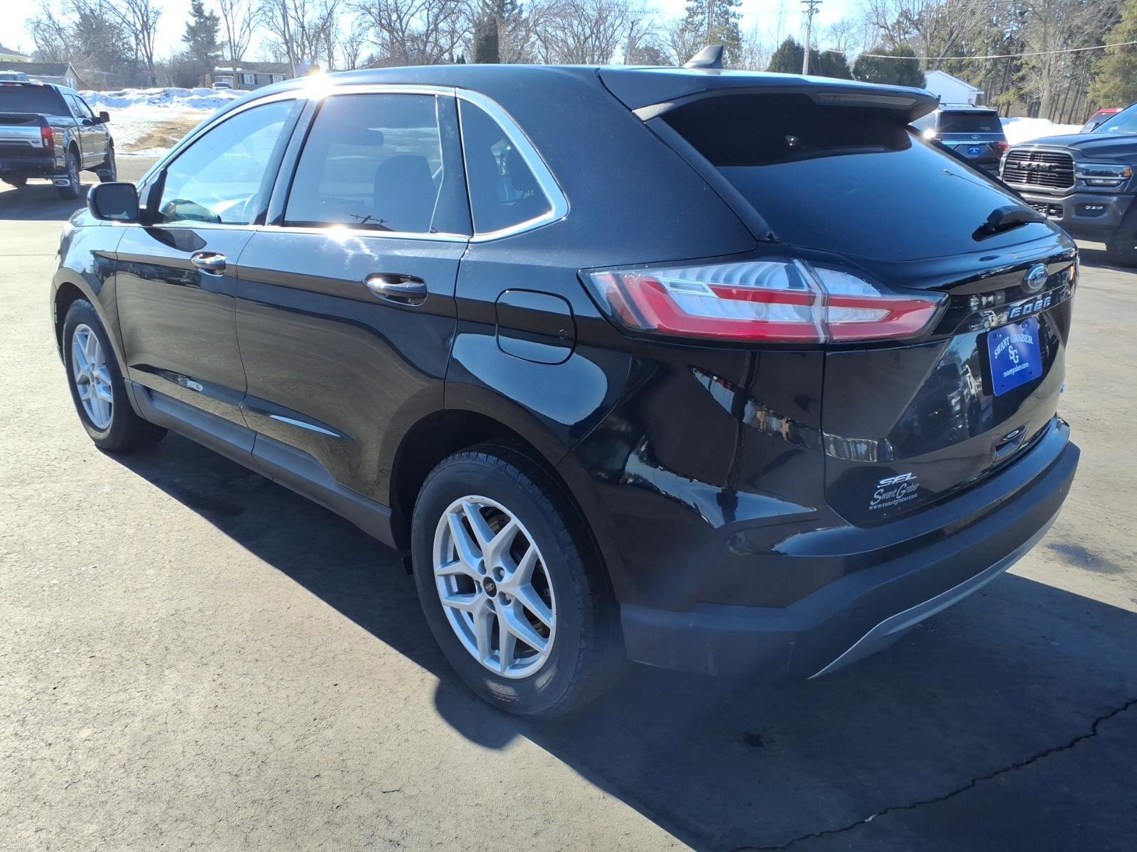 Used 2022 Ford Edge SEL w/ Convenience Package image 3