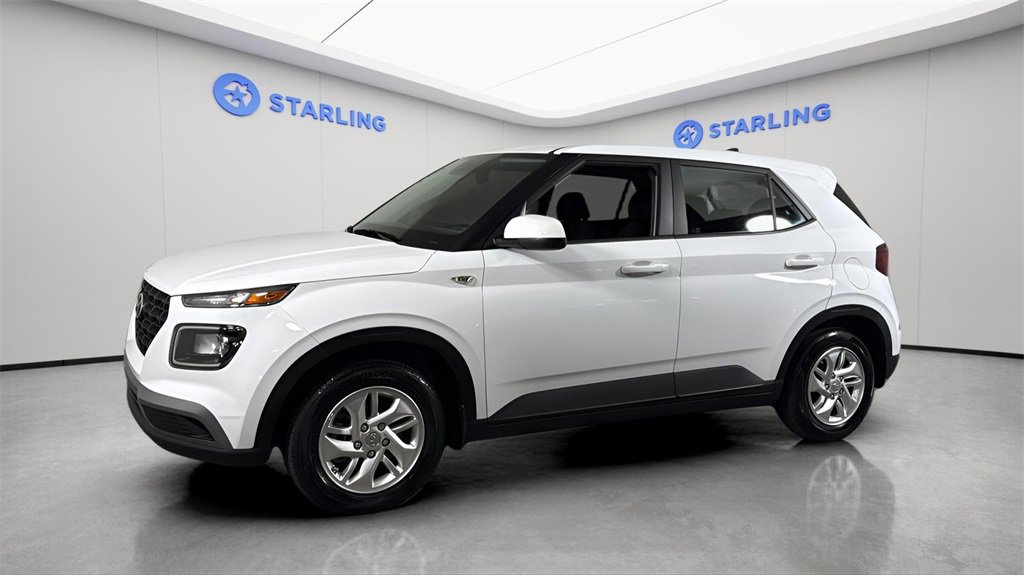 Used 2022 Hyundai Venue SE image 2
