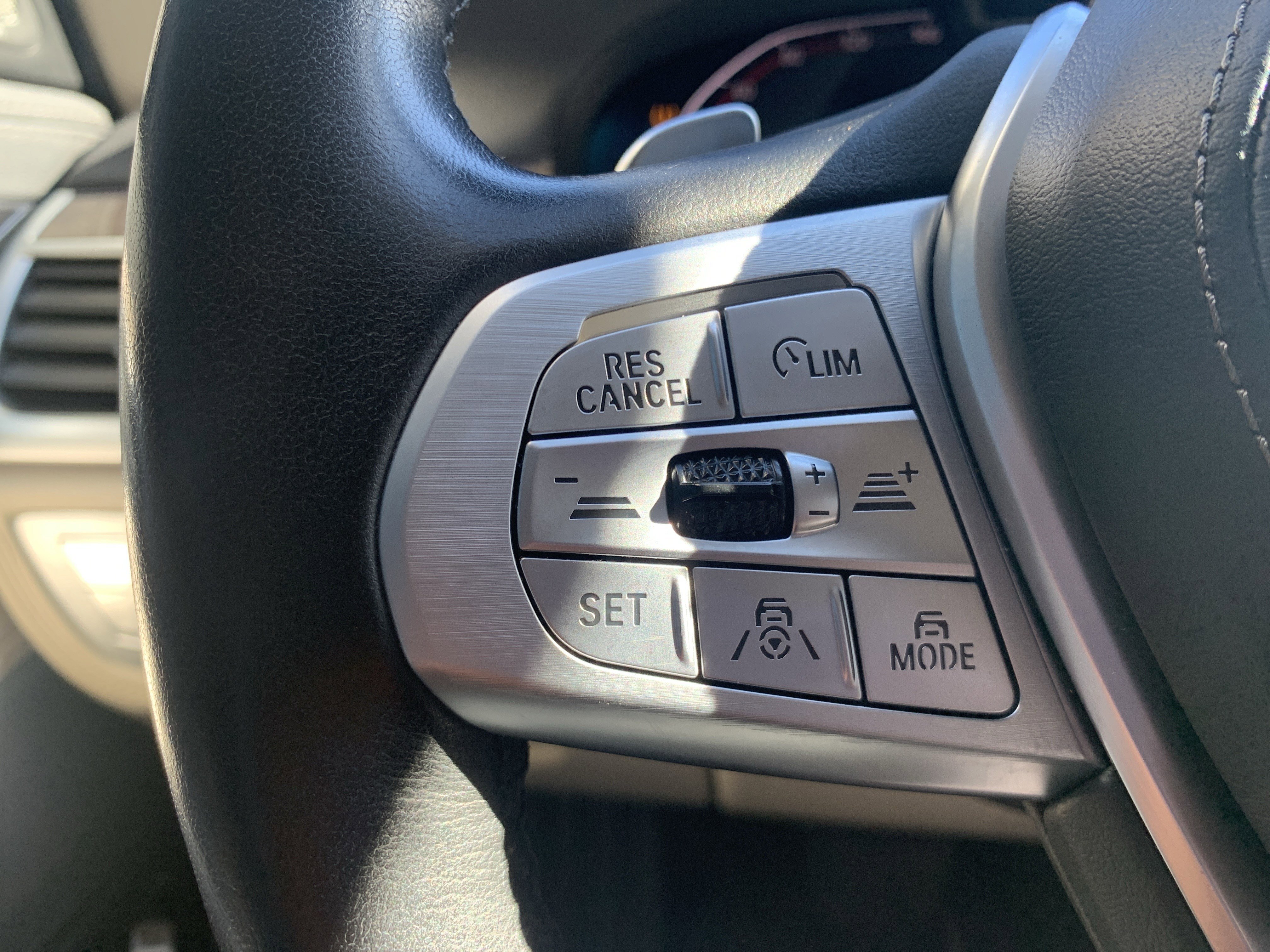 Used 2020 BMW 740i w/ Premium Package image 19