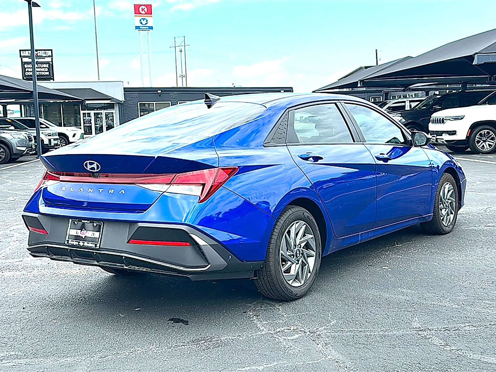 Used 2024 Hyundai Elantra SEL FWD image 8