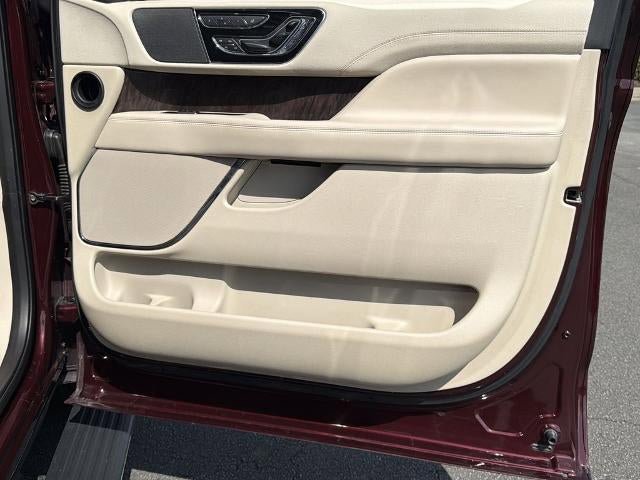 Used 2018 Lincoln Navigator Select w/ Technology Package image 14