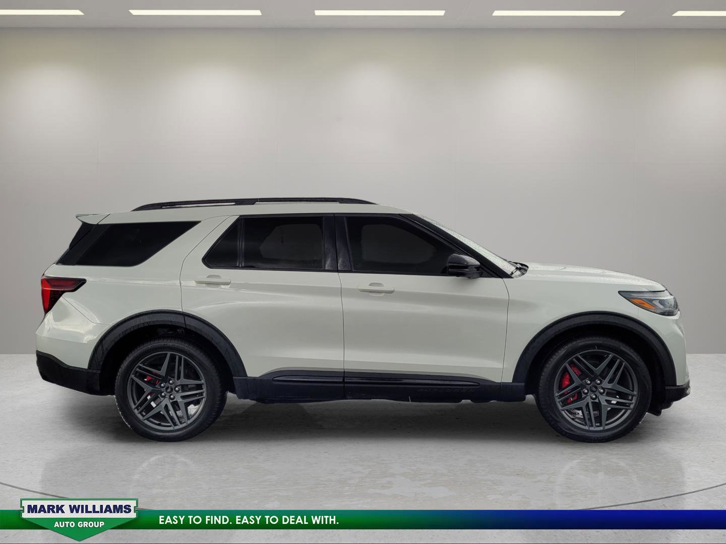 Used 2025 Ford Explorer ST image 2