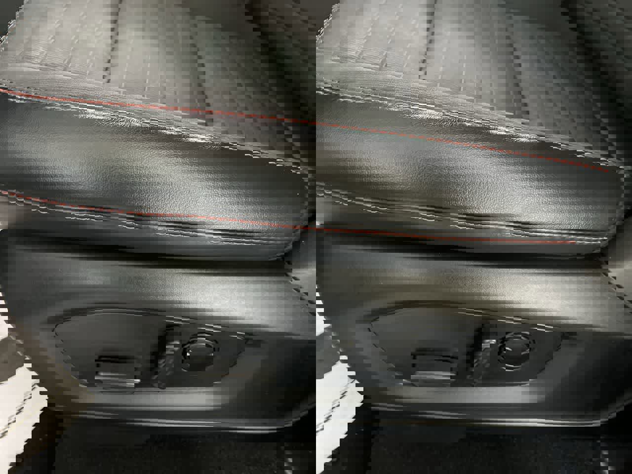 Used 2025 Ford Explorer ST-Line image 14