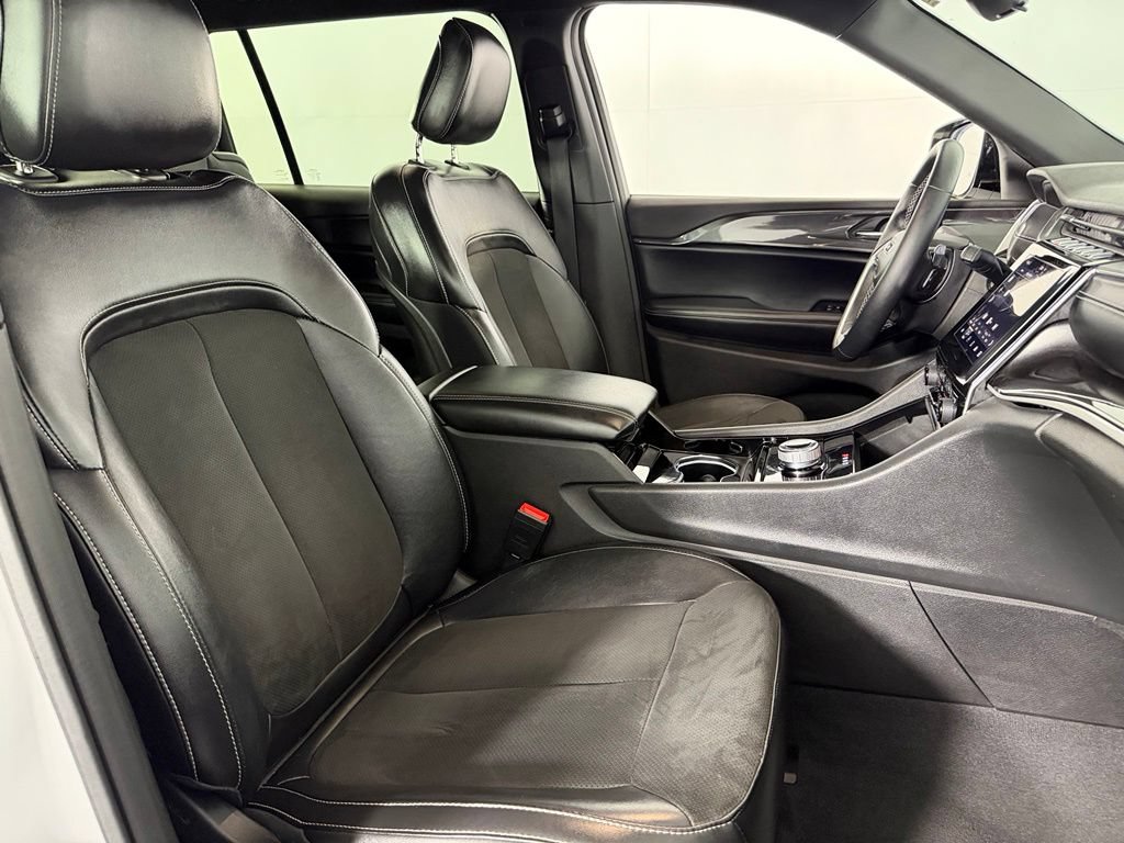 Certified 2022 Jeep Grand Cherokee L Laredo RWD image 34