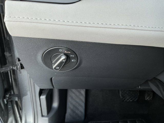 Used 2025 Volkswagen Taos SE image 22