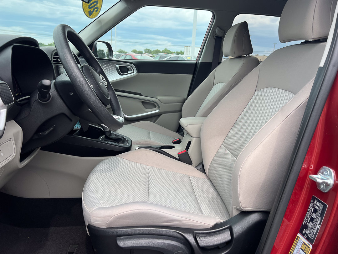 Used 2023 Kia Soul LX w/ LX Technology Package FWD image 14