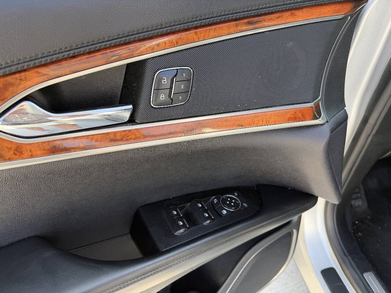 Used 2018 Lincoln MKX Select w/ Select Plus Package AWD/4WD image 13