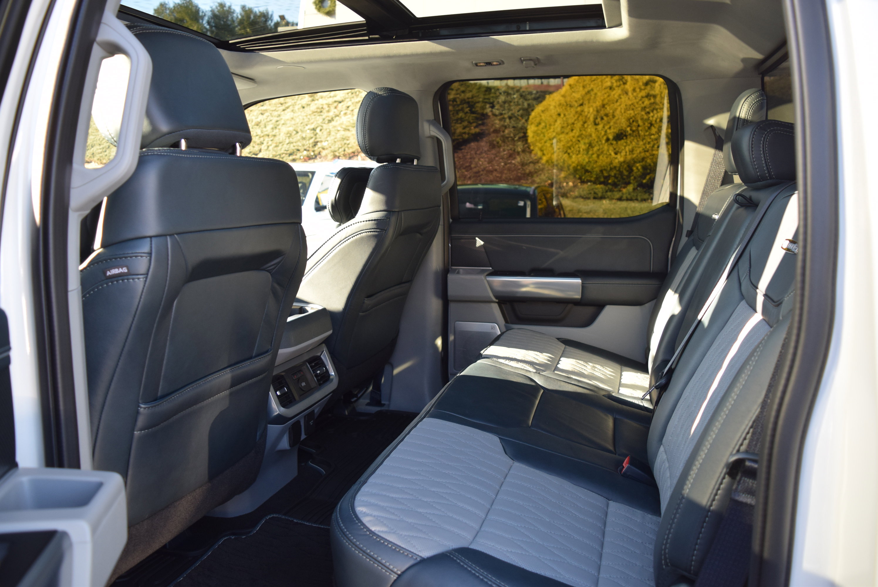 Used 2024 Ford F350 Limited w/ FX4 Off-Road Package image 8