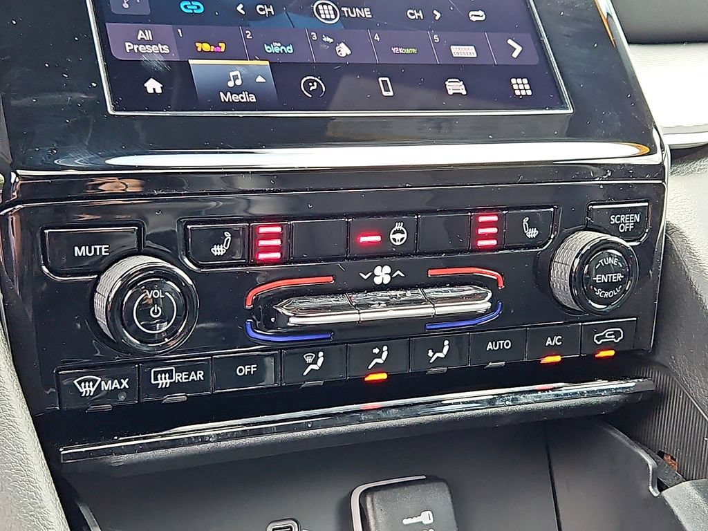 Certified 2025 Jeep Grand Cherokee L Altitude AWD/4WD image 17