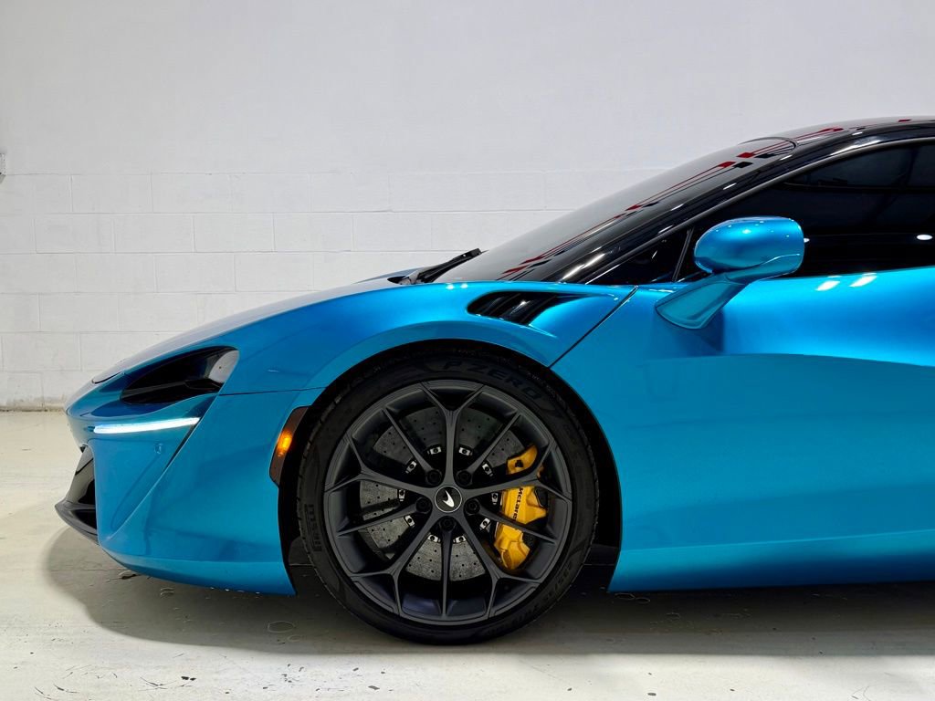 Used 2023 McLaren Artura image 21