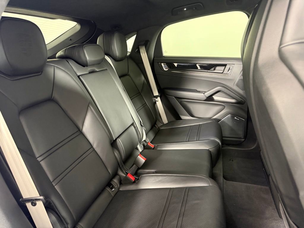 Certified 2025 Porsche Cayenne GTS image 18