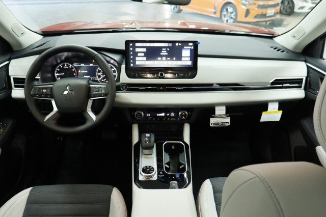 New 2026 Mitsubishi Outlander SE FWD image 18